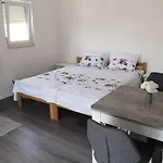 Dzeki Appartement *