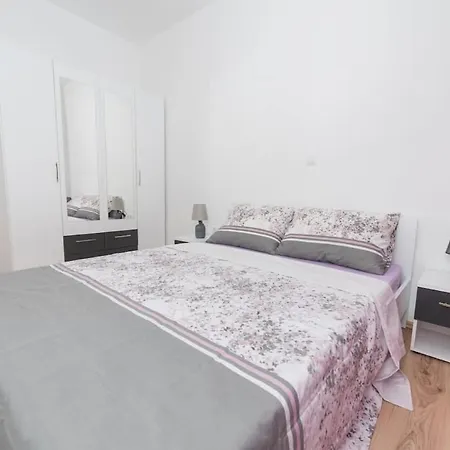 Dzeki Apartment