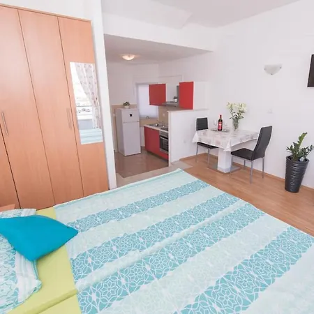 Dzeki Apartment Split
