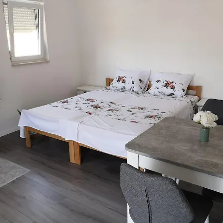 Dzeki Apartment *