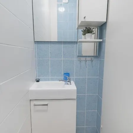 Dzeki Apartment Split
