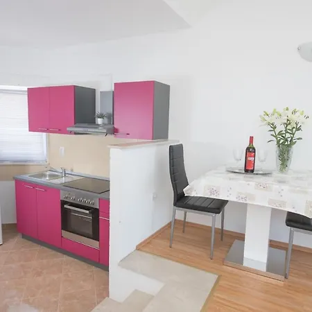 Dzeki Apartment